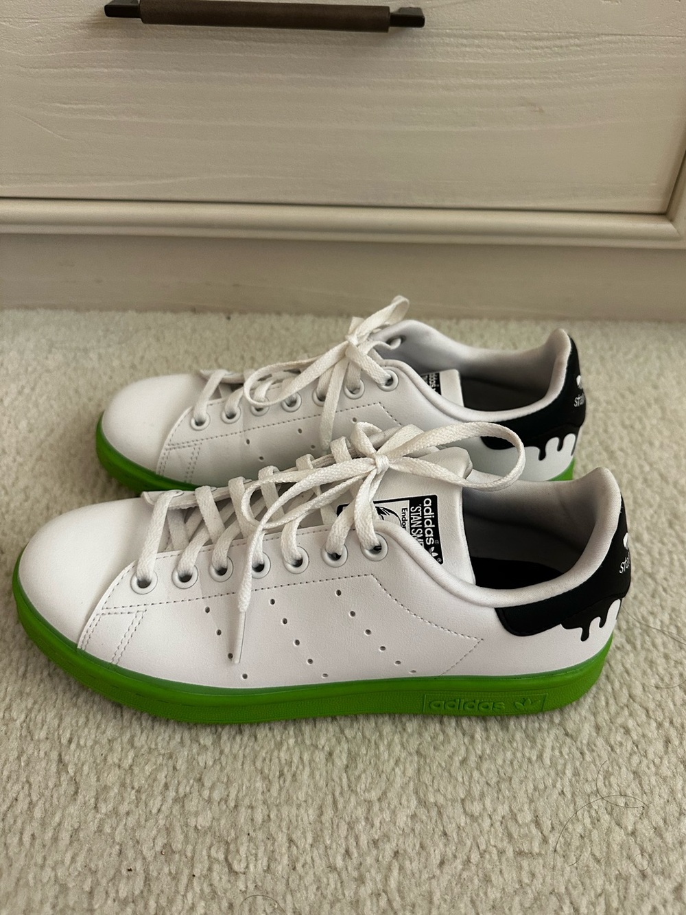 adidas Kids (Boys) White Sneakers with Green Sole and Black Heel